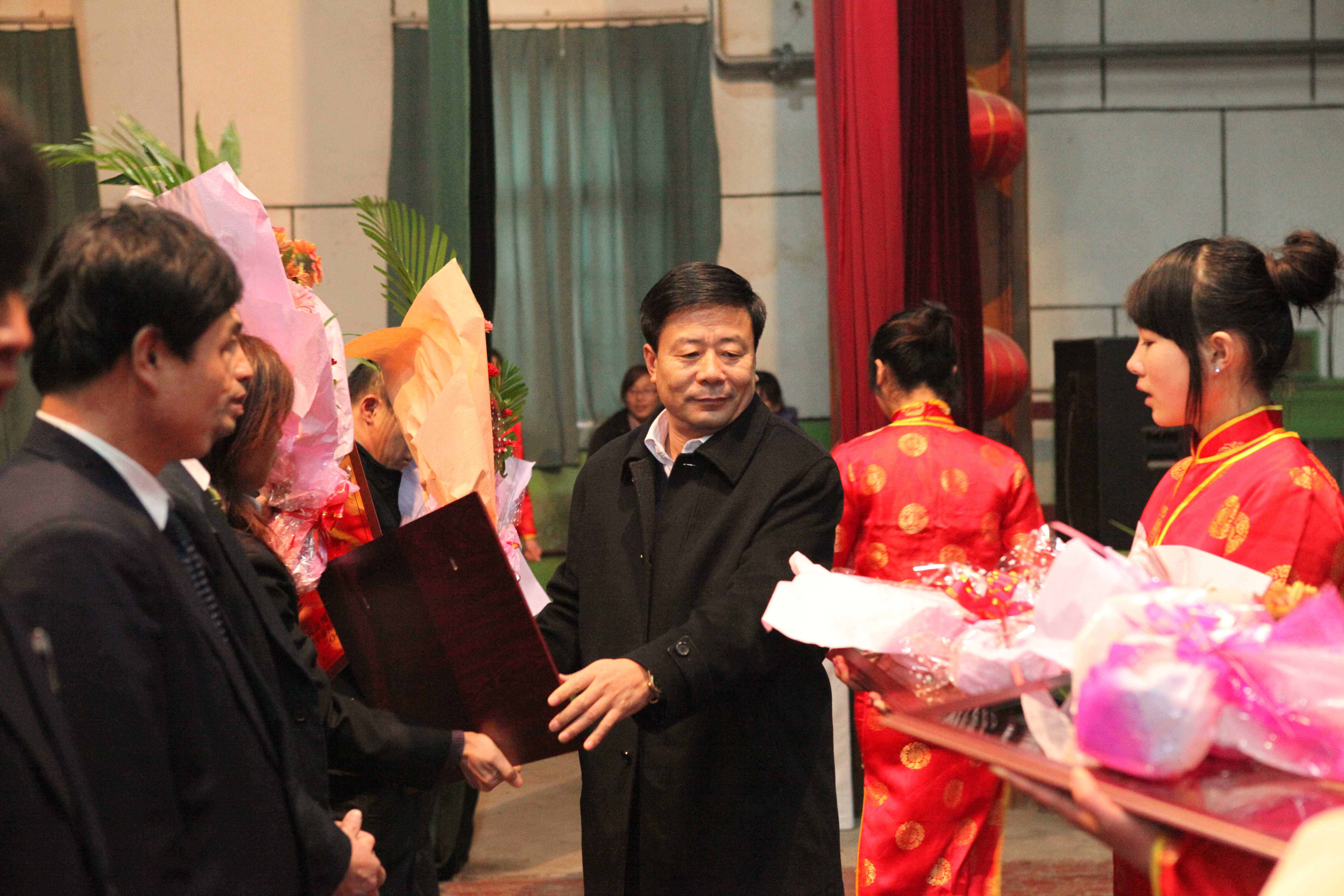 公司隆重召开2011年度先进集体、先进个人表彰大会